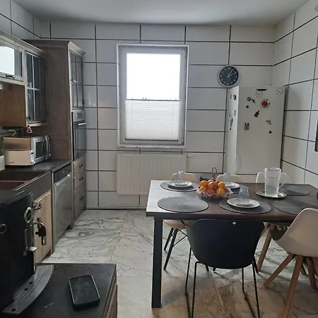 Antike Wohnmoeglichkeit Kurz Und Langfristig 100qm 1og Apartment Lauchhammer